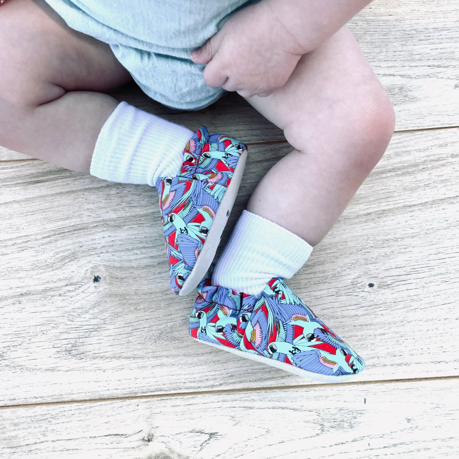 Otroški bosonogi/barefoot copati Turquoise Macaws | Shopacita